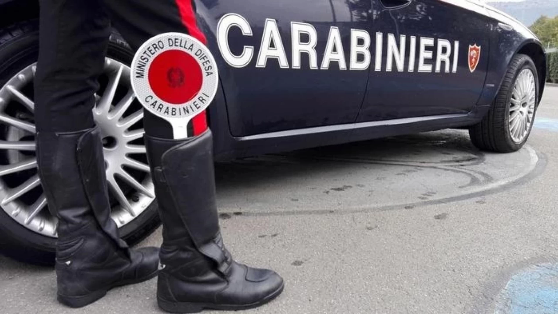 Isernia: danneggiamenti ad autovettura in sosta. I Carabinieri denunciano una persona.